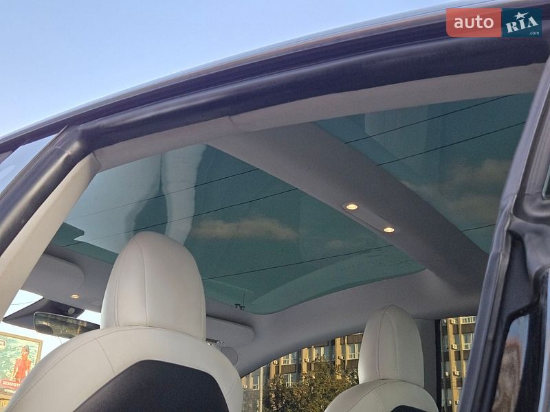 Седан Tesla Model 3 2021 в Киеве