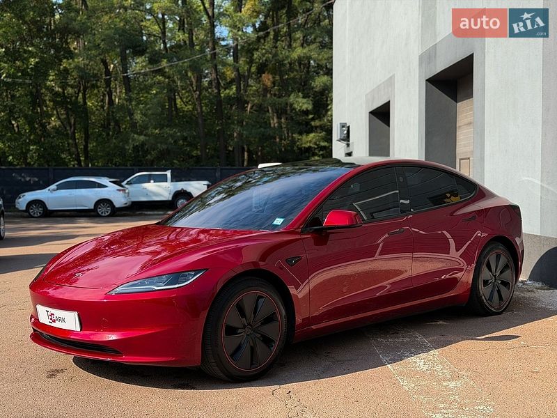 Седан Tesla Model 3 2024 в Киеве