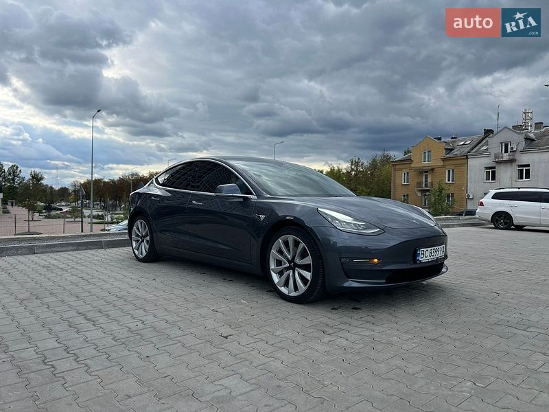 Седан Tesla Model 3 2019 в Львове