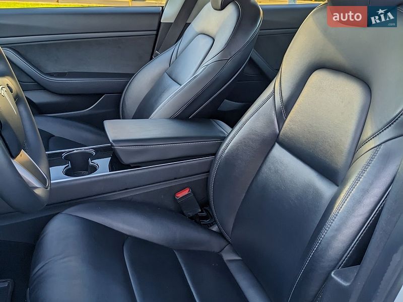Седан Tesla Model 3 2020 в Києві