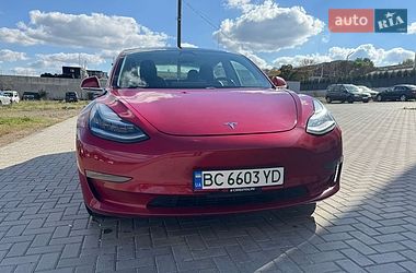 Седан Tesla Model 3 2018 в Ровно