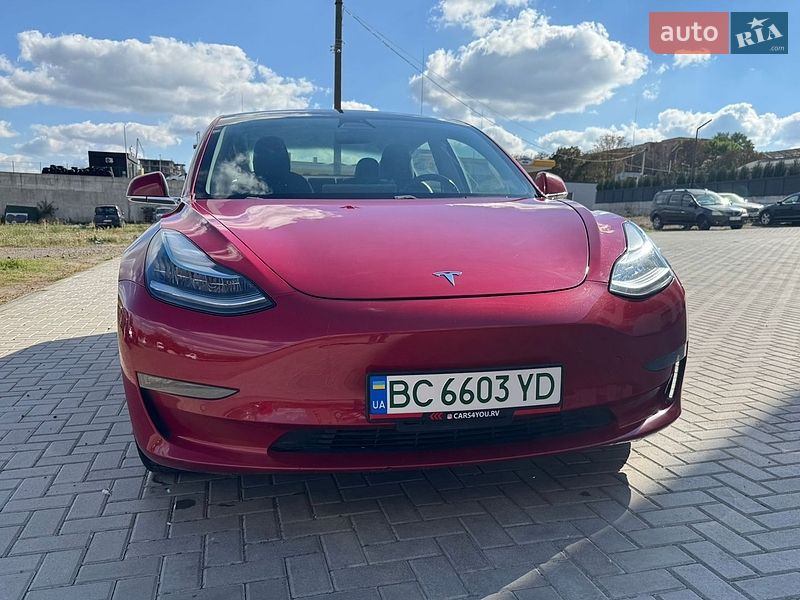 Седан Tesla Model 3 2018 в Ровно