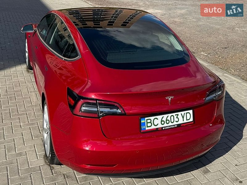 Седан Tesla Model 3 2018 в Ровно