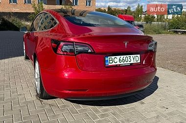 Седан Tesla Model 3 2018 в Ровно