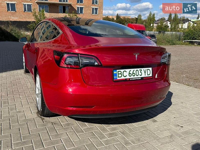 Седан Tesla Model 3 2018 в Ровно