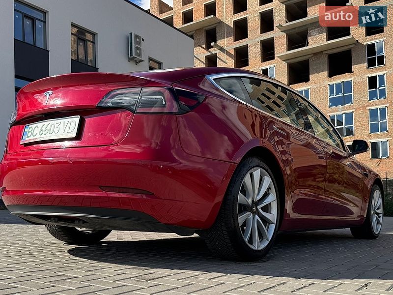 Седан Tesla Model 3 2018 в Ровно