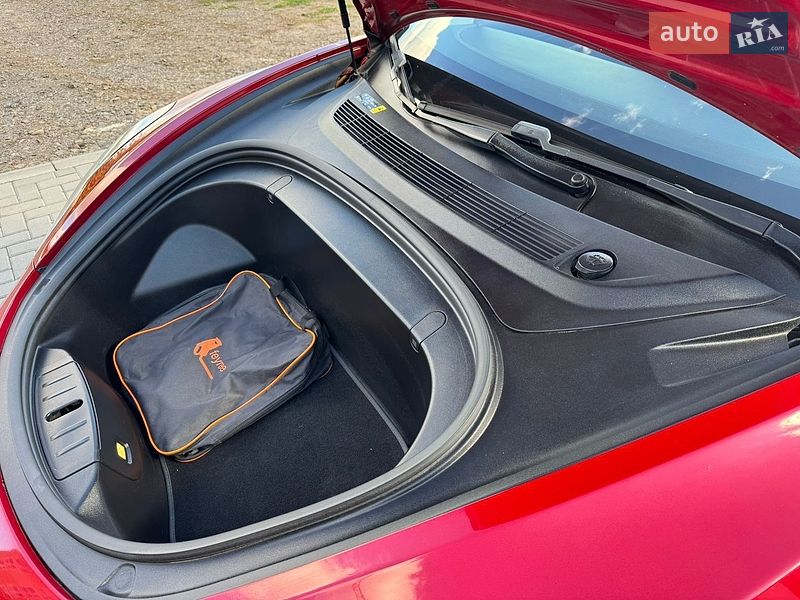 Седан Tesla Model 3 2018 в Ровно