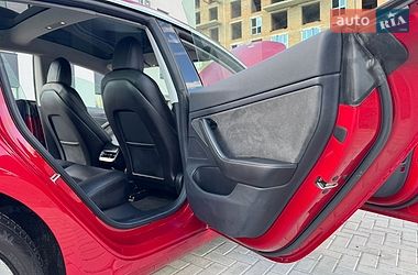 Седан Tesla Model 3 2018 в Ровно