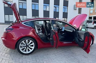 Седан Tesla Model 3 2018 в Ровно