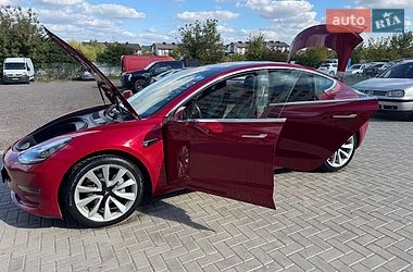 Седан Tesla Model 3 2018 в Ровно
