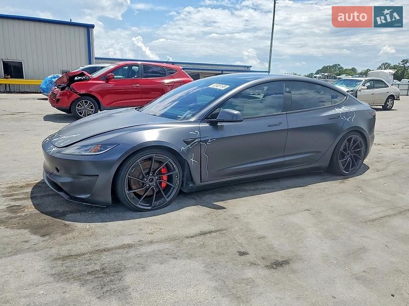 Tesla Model 3 2024