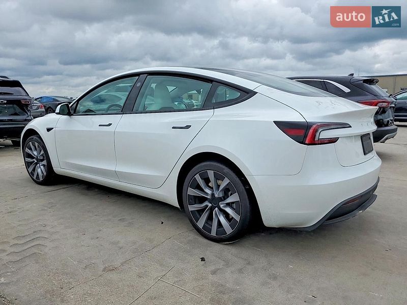 Седан Tesla Model 3 2024 в Львове