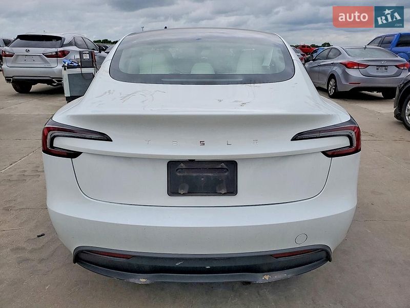 Седан Tesla Model 3 2024 в Львове