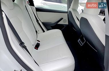 Седан Tesla Model 3 2024 в Львове