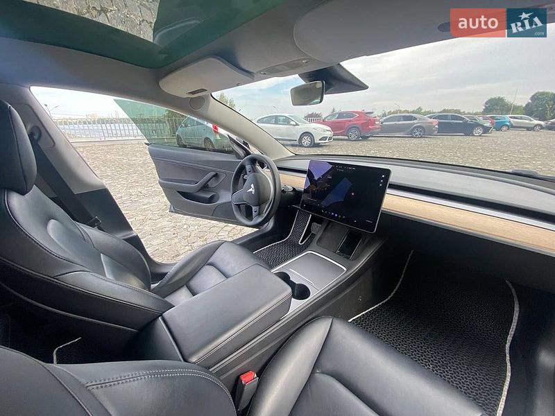 Седан Tesla Model 3 2021 в Днепре