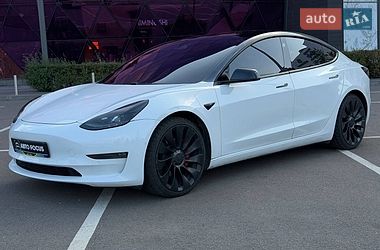 Седан Tesla Model 3 2021 в Киеве