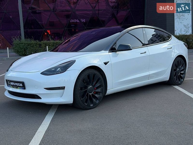 Седан Tesla Model 3 2021 в Киеве