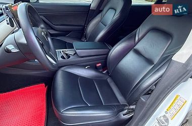 Седан Tesla Model 3 2021 в Киеве