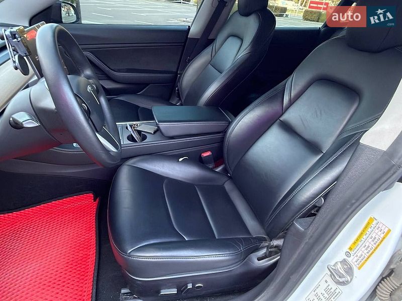Седан Tesla Model 3 2021 в Киеве