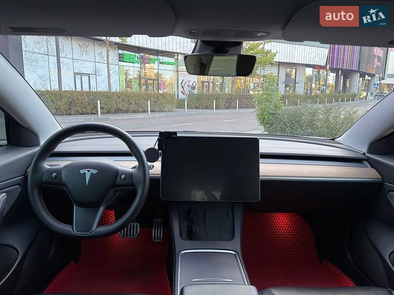 Седан Tesla Model 3 2021 в Киеве