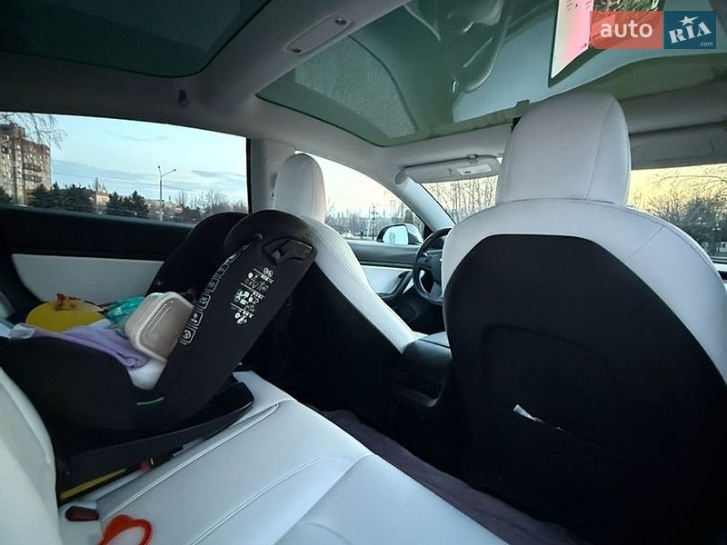 Седан Tesla Model 3 2018 в Кривом Роге
