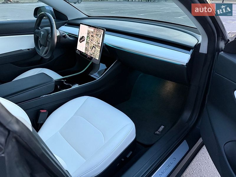 Седан Tesla Model 3 2018 в Кривом Роге