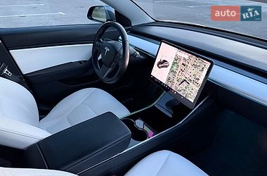 Седан Tesla Model 3 2018 в Кривом Роге