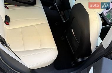 Седан Tesla Model 3 2018 в Кривом Роге