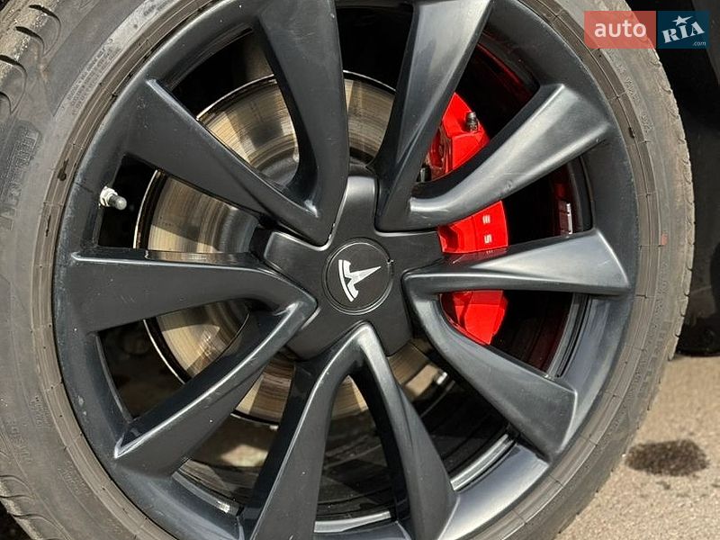 Седан Tesla Model 3 2018 в Кривом Роге