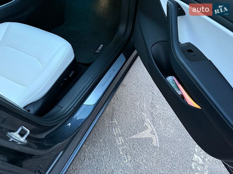 Седан Tesla Model 3 2018 в Кривом Роге