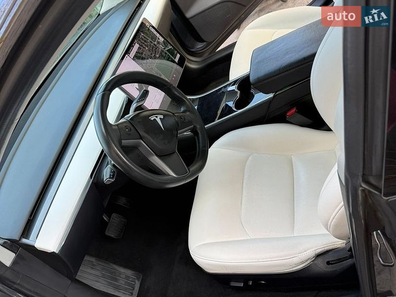 Седан Tesla Model 3 2018 в Кривом Роге