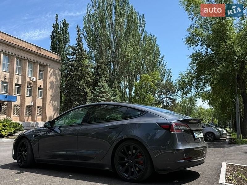 Седан Tesla Model 3 2018 в Кривом Роге