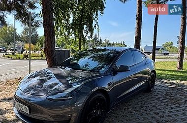 Седан Tesla Model 3 2022 в Гостомелі