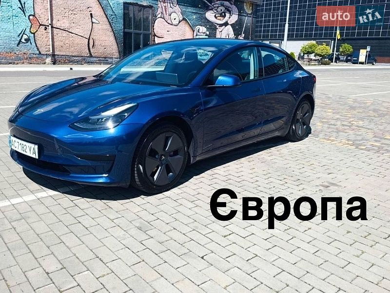 Седан Tesla Model 3 2022 в Луцьку