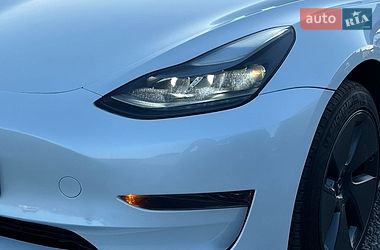 Седан Tesla Model 3 2023 в Рівному