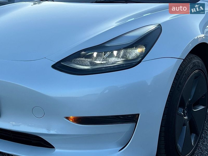 Седан Tesla Model 3 2023 в Рівному
