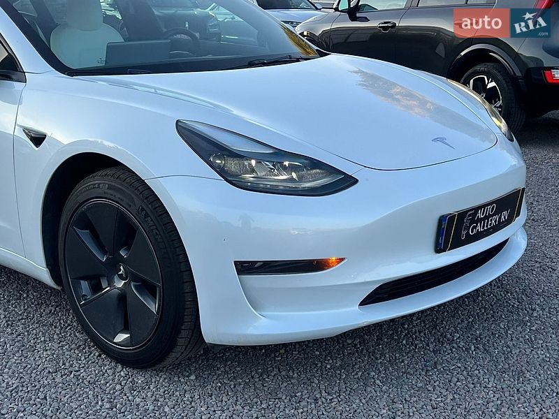 Седан Tesla Model 3 2023 в Рівному
