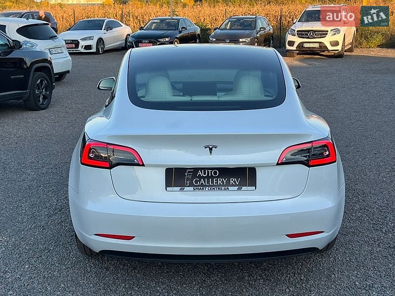 Седан Tesla Model 3 2023 в Рівному
