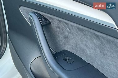Седан Tesla Model 3 2023 в Рівному