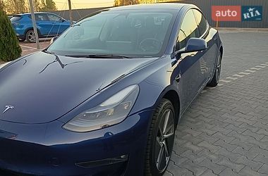Седан Tesla Model 3 2023 в Буче