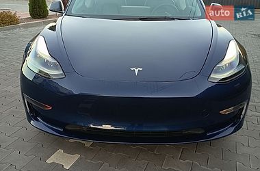 Седан Tesla Model 3 2023 в Буче