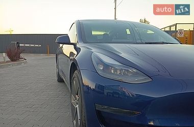 Седан Tesla Model 3 2023 в Буче