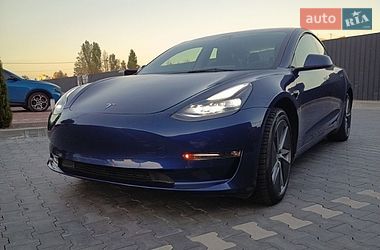 Седан Tesla Model 3 2023 в Буче