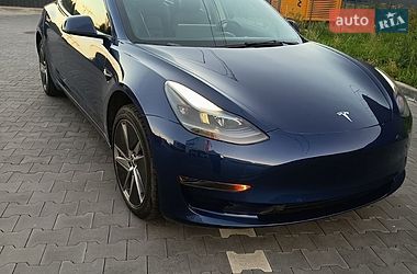 Седан Tesla Model 3 2023 в Буче