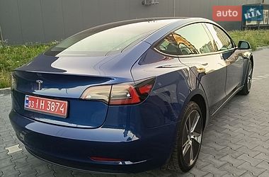 Седан Tesla Model 3 2023 в Буче