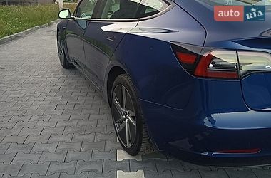 Седан Tesla Model 3 2023 в Буче