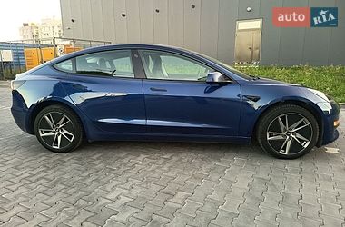 Седан Tesla Model 3 2023 в Буче