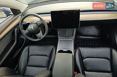 Седан Tesla Model 3 2023 в Буче