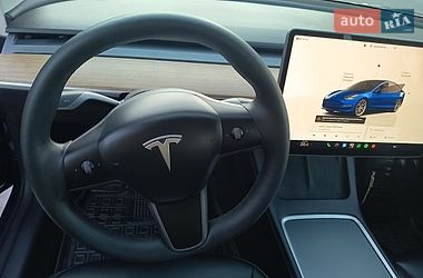 Седан Tesla Model 3 2023 в Буче