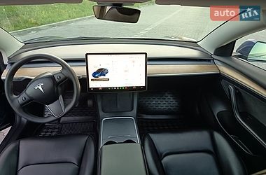 Седан Tesla Model 3 2023 в Буче